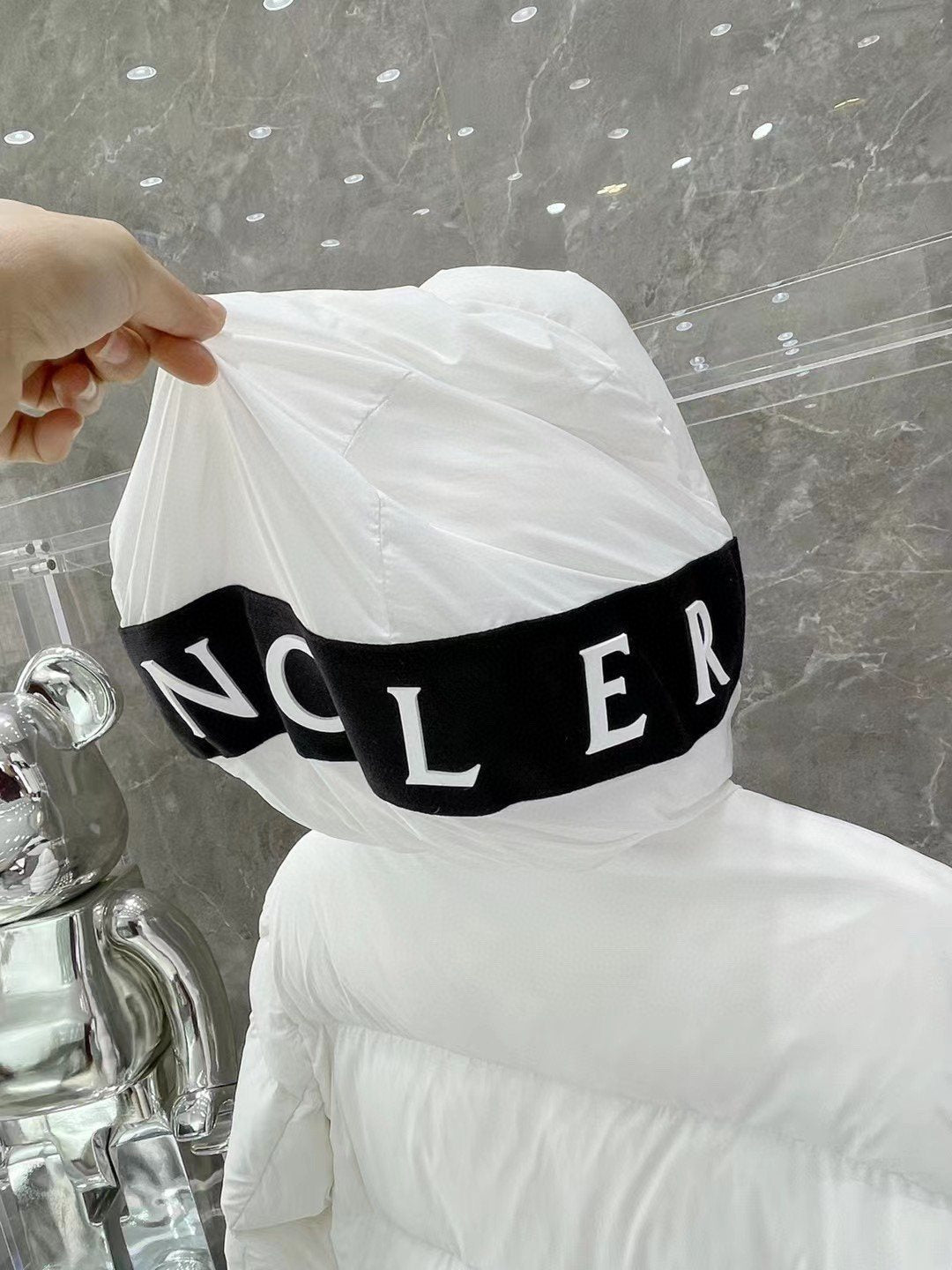 Moncler Hood-Print Hooded Puffer Coat — detail