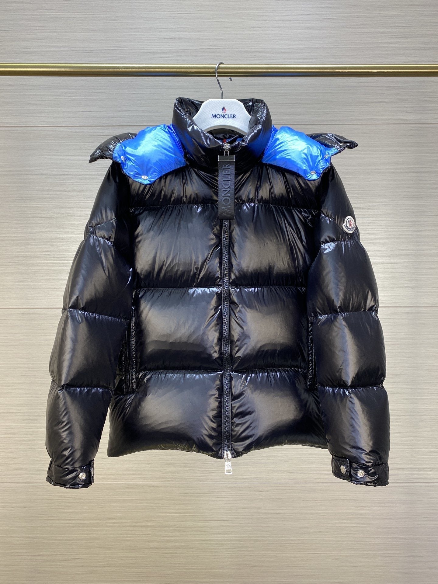 Moncler Contrast-Lined Hooded Puffer Coat — hero