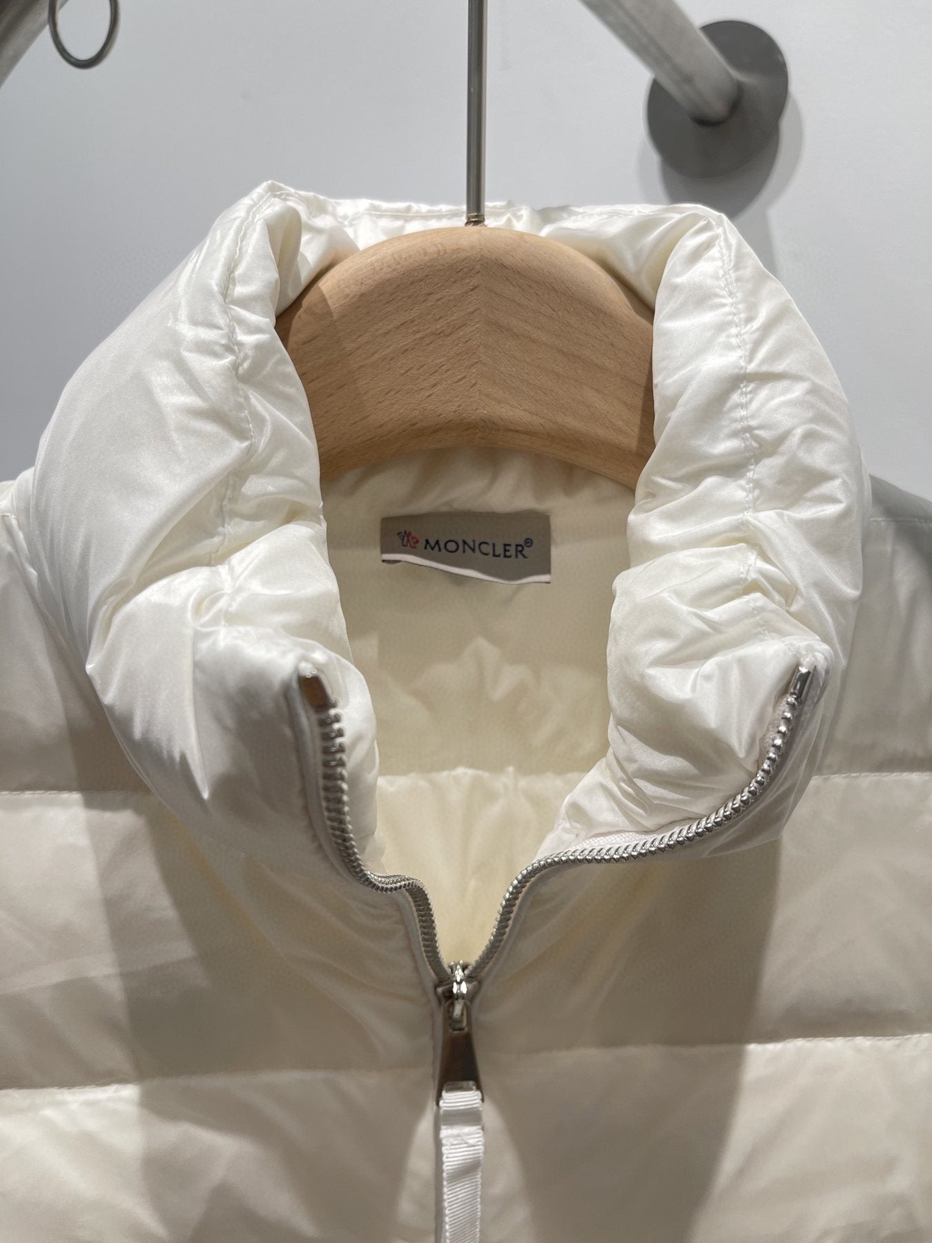 Moncler Quilted Knit-Sleeve Down Jacket — neck_label