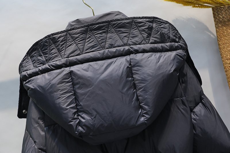 ANAS PLATYRHYNCHOS Hooded Long Down Jacket — detail