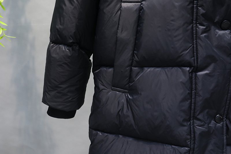 ANAS PLATYRHYNCHOS Hooded Long Down Jacket — detail
