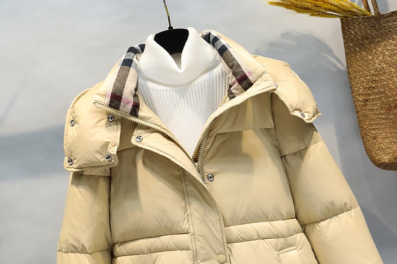 Burberry Detachable-Hood Short Down Jacket — detail
