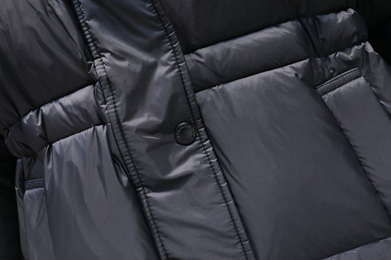 Burberry Detachable-Hood Short Down Jacket — detail