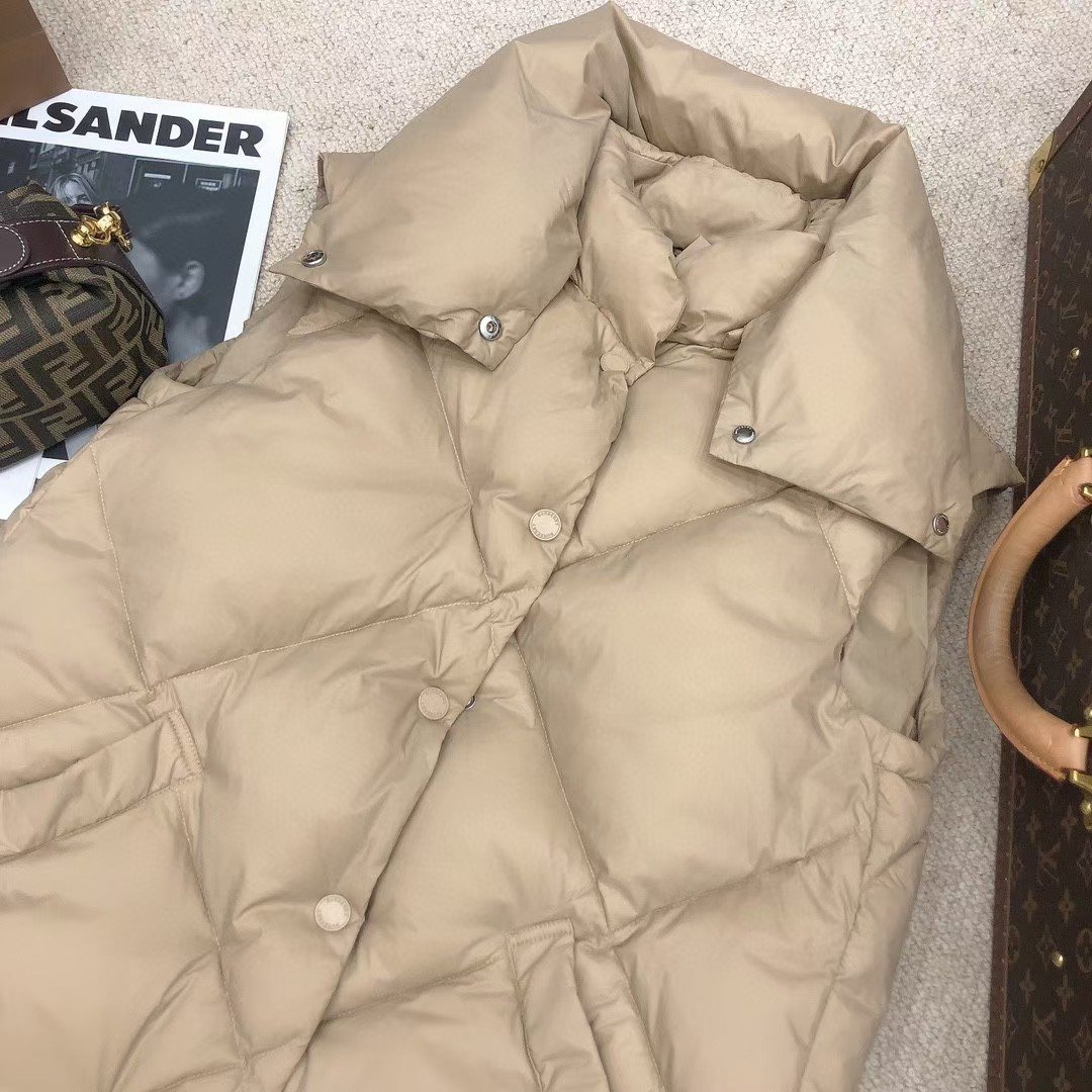 Burberry Long Diamond-Quilted Down Vest — detail