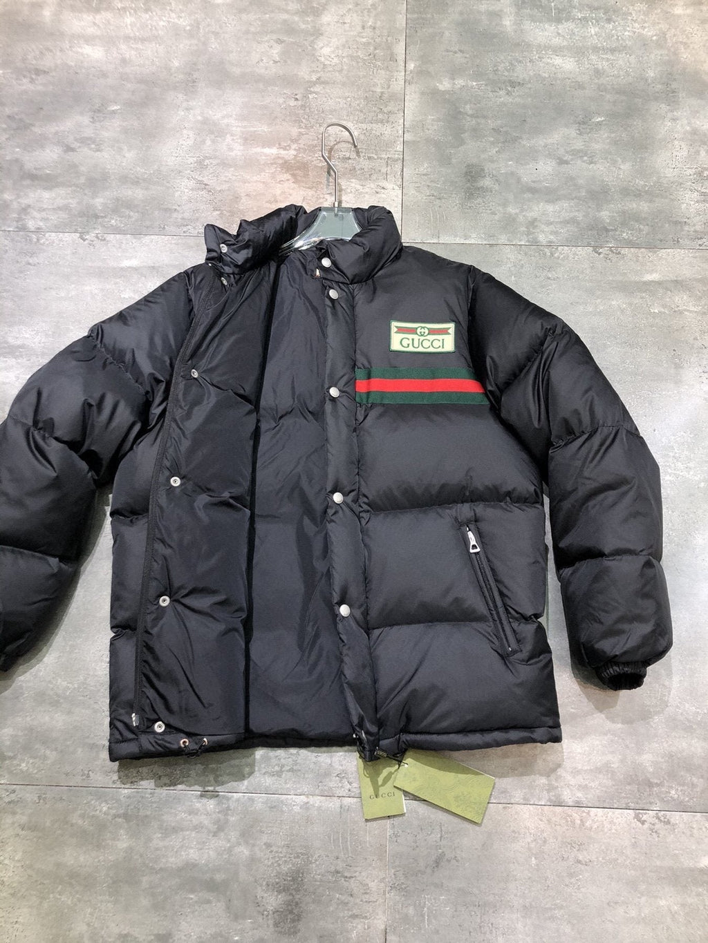 GUCCI Convertible Puffer Jacket — hang_tag