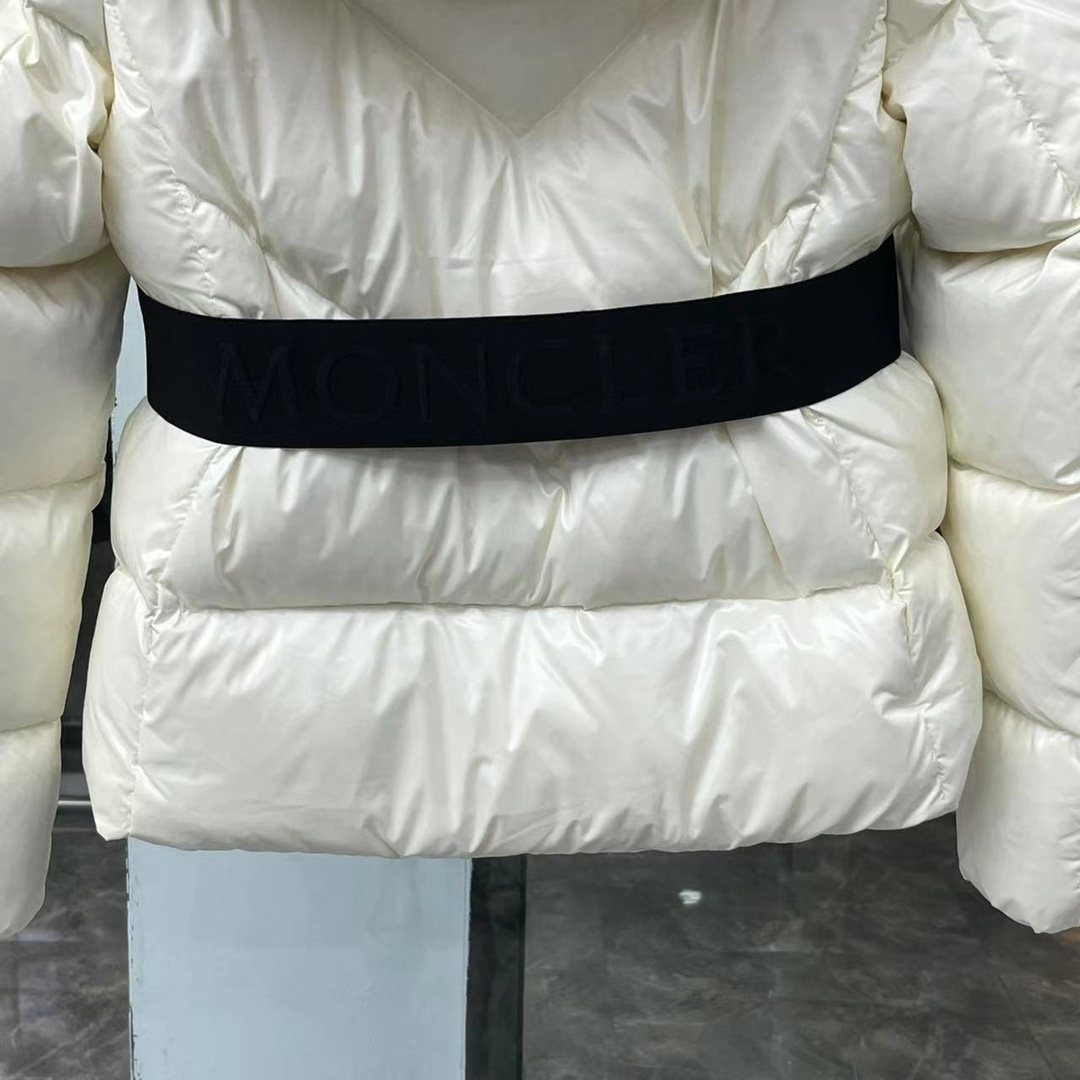 Moncler Celac Fur-Trim Hood Short Down Jacket — detail