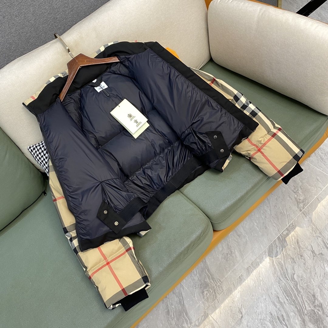 Burberry Beige and Navy Check Short Puffer Jacket — detail