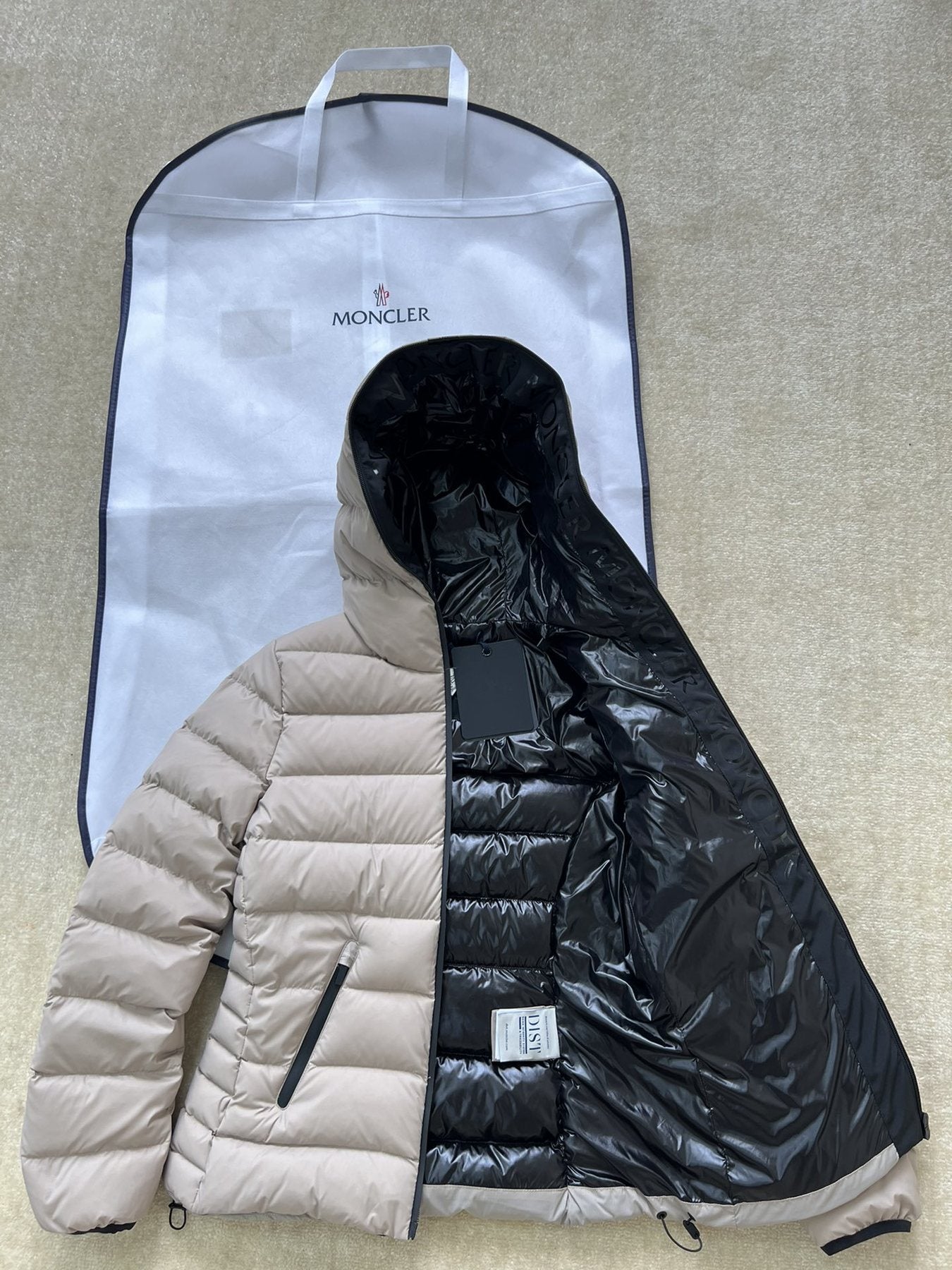 Moncler Hooded Letter Graphic Puffer Coat — detail
