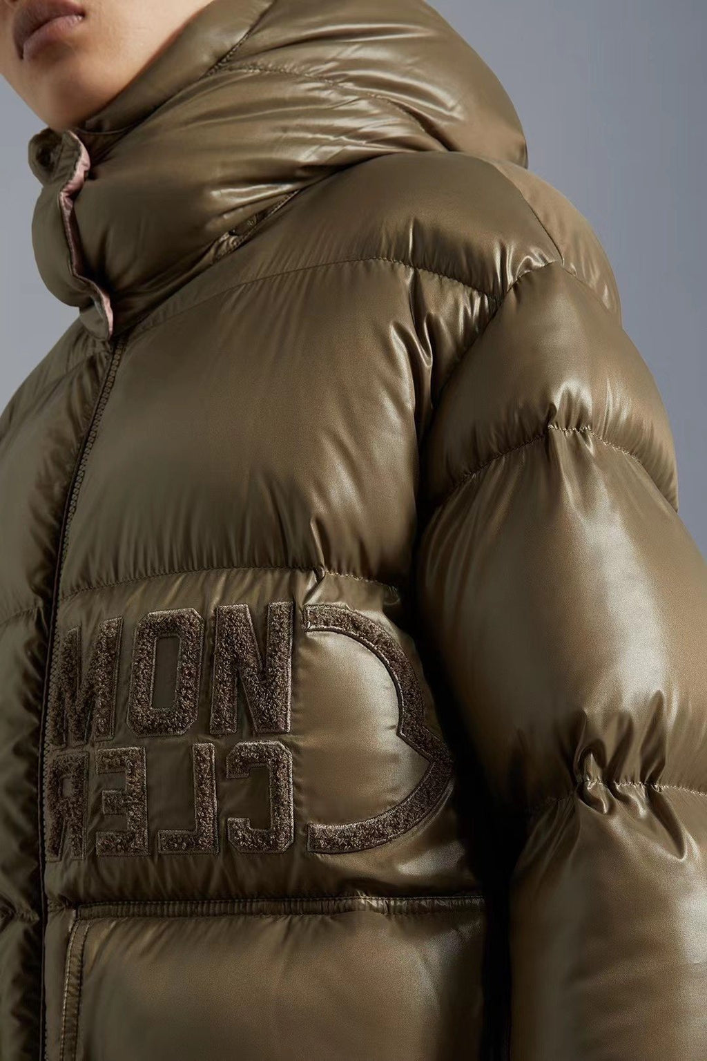 Moncler Contrast-Yoke Hooded Puffer Coat — detail