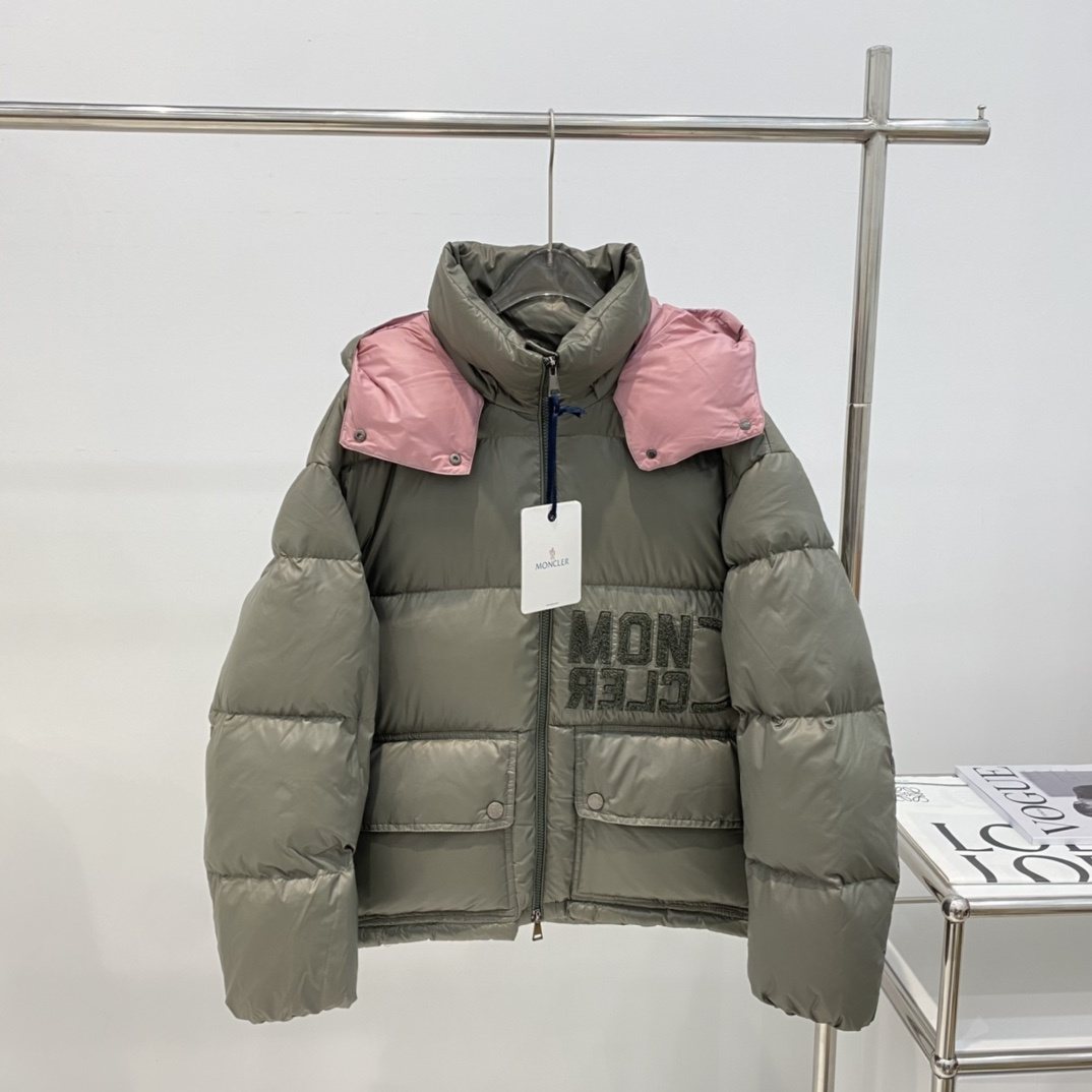 Moncler Contrast-Yoke Hooded Puffer Coat — hero