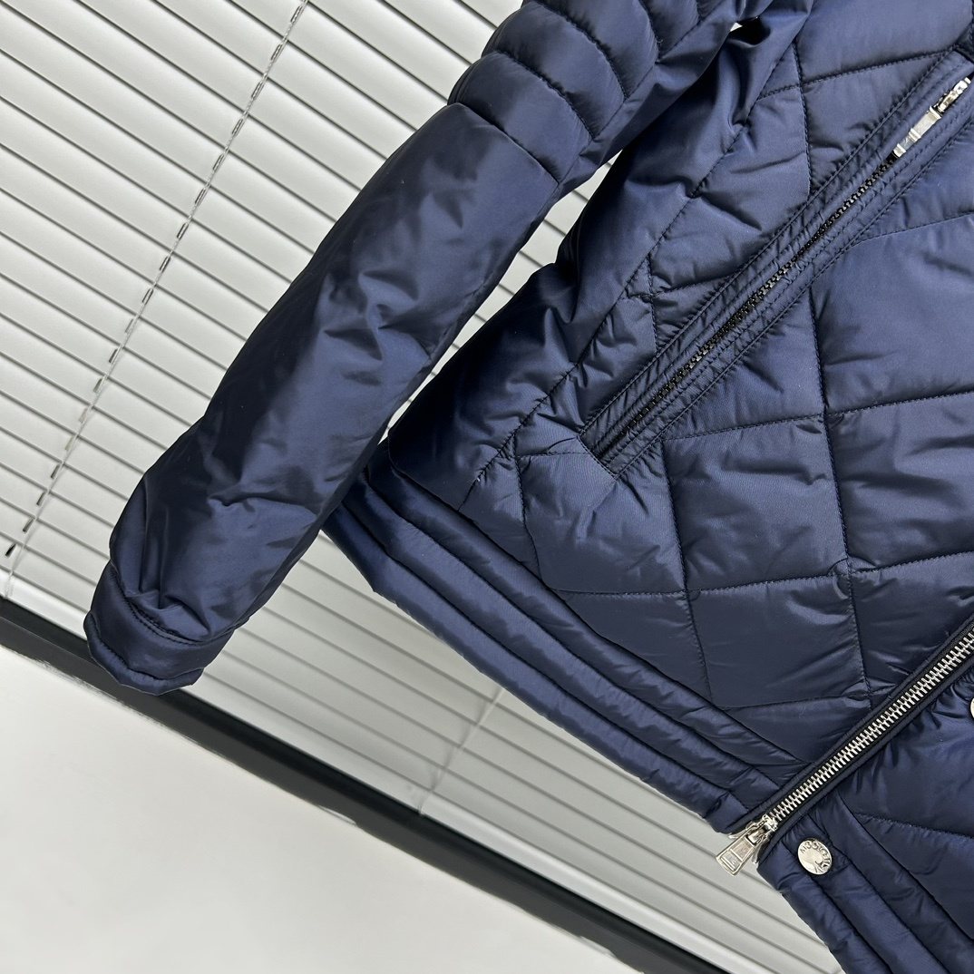 Moncler Diamond-Quilted Zip Coat — detail