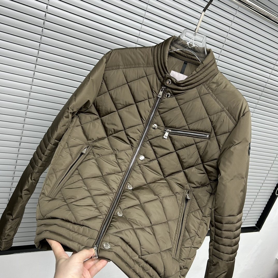 Moncler Diamond-Quilted Zip Coat — detail