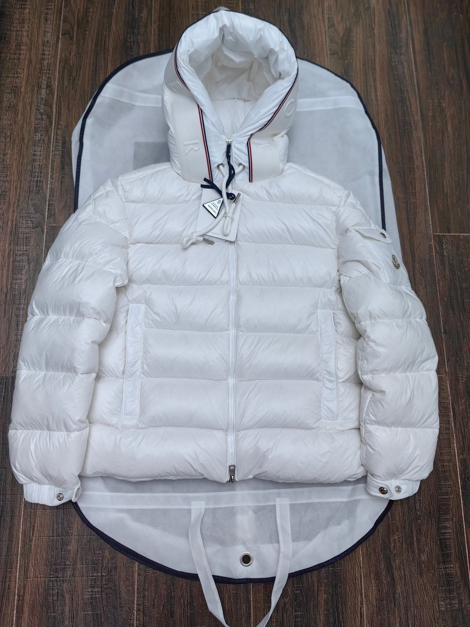 Moncler Hooded Contrast-Trim Short Puffer Coat — hero