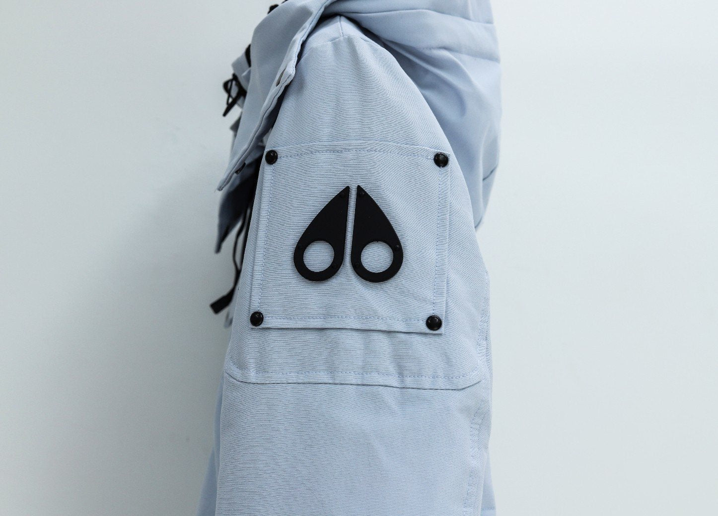 Moose Knuckles Contrast Panel Hooded Puffer Jacket — detail