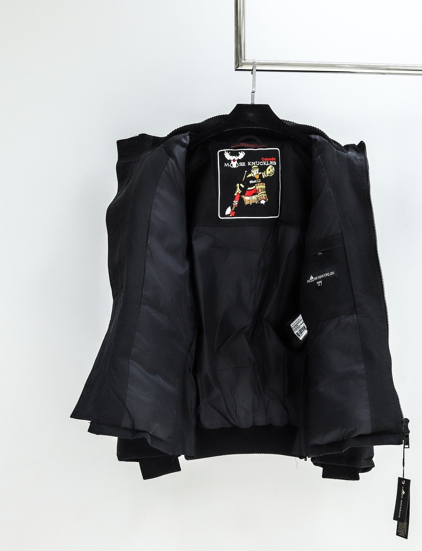 Moose Knuckles Contrast Panel Hooded Puffer Jacket — detail