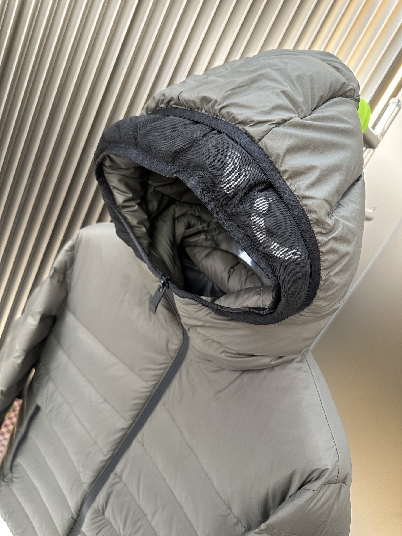 Men Moncler coat Hooded Puffer Jacket — detail