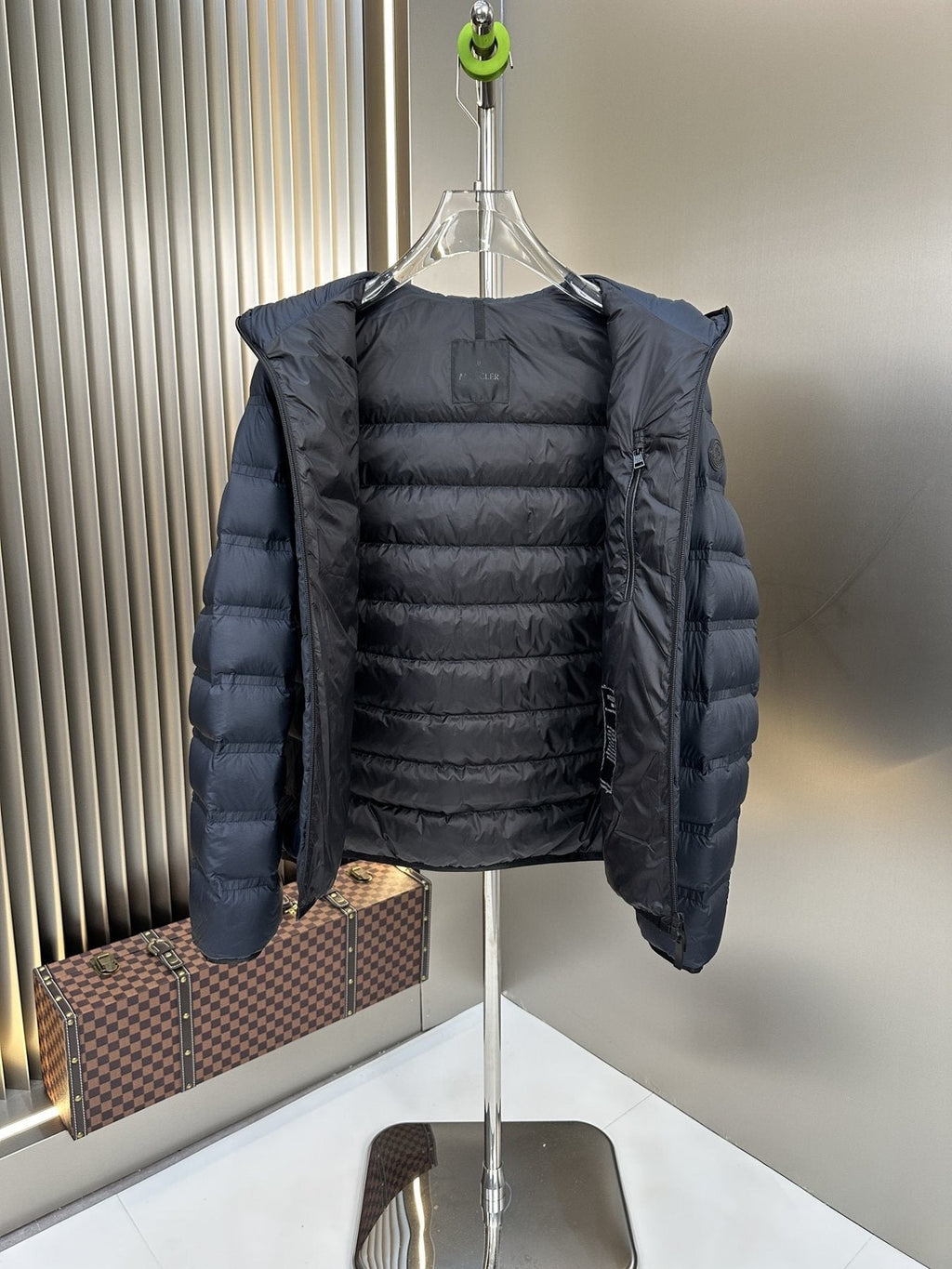 Men Moncler coat Hooded Puffer Jacket — detail