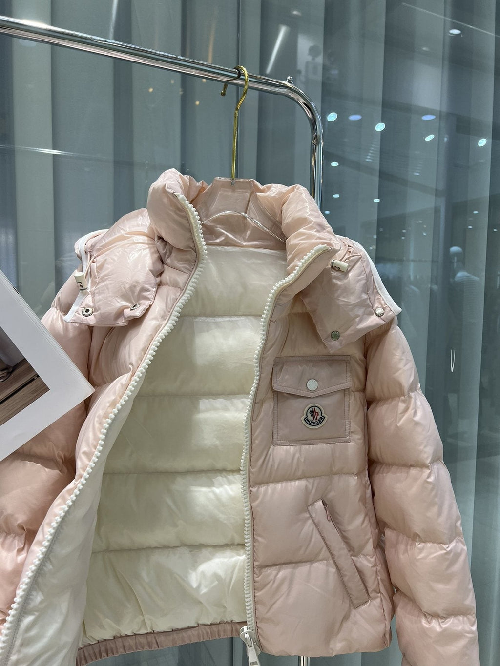 Moncler Hooded Front-Pocket Puffer Coat — detail