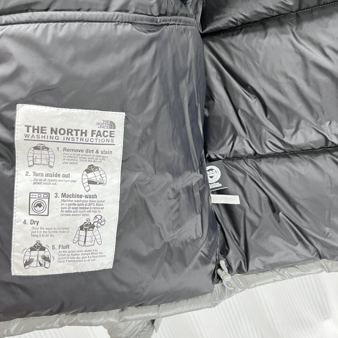 The North Face Color-Block Quilted Puffer Jacket — neck_label