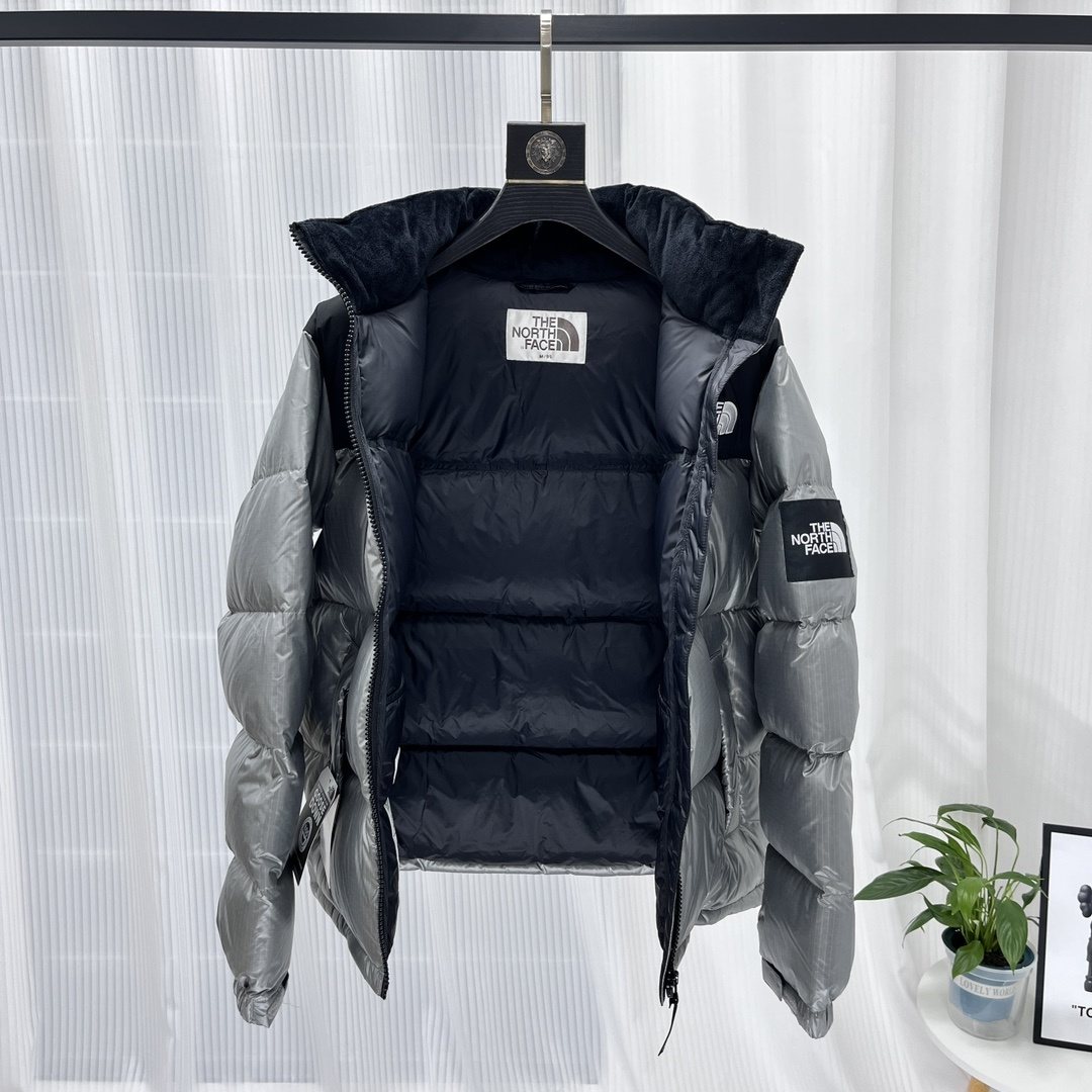 The North Face Color-Block Quilted Puffer Jacket — neck_label