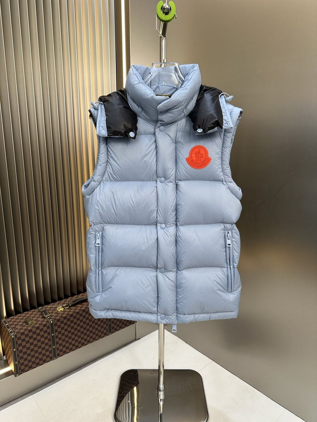 Moncler Convertible-Sleeve Hooded Puffer Coat — detail