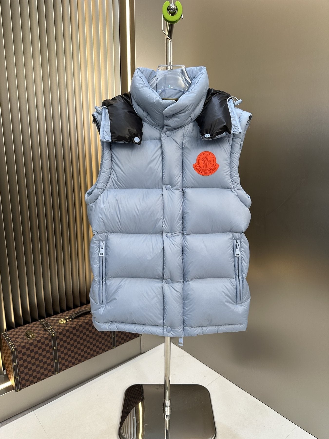Moncler Convertible-Sleeve Hooded Puffer Coat — detail