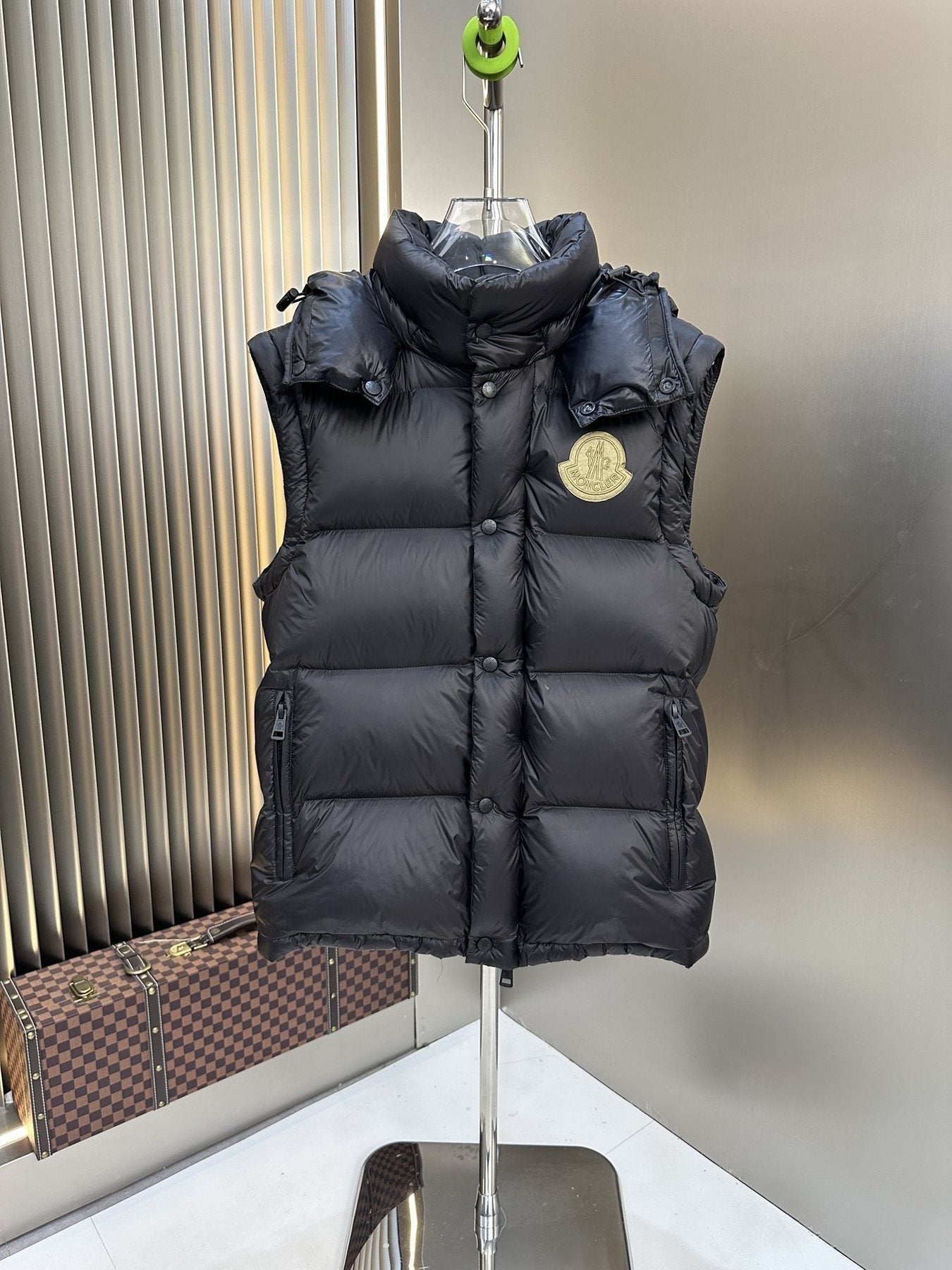 Moncler Convertible-Sleeve Hooded Puffer Coat — detail
