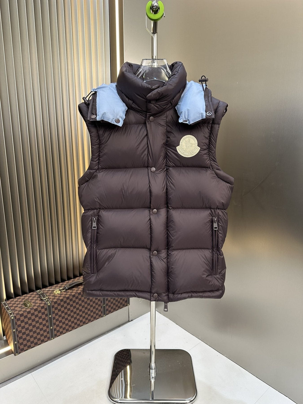 Moncler Convertible-Sleeve Hooded Puffer Coat — detail