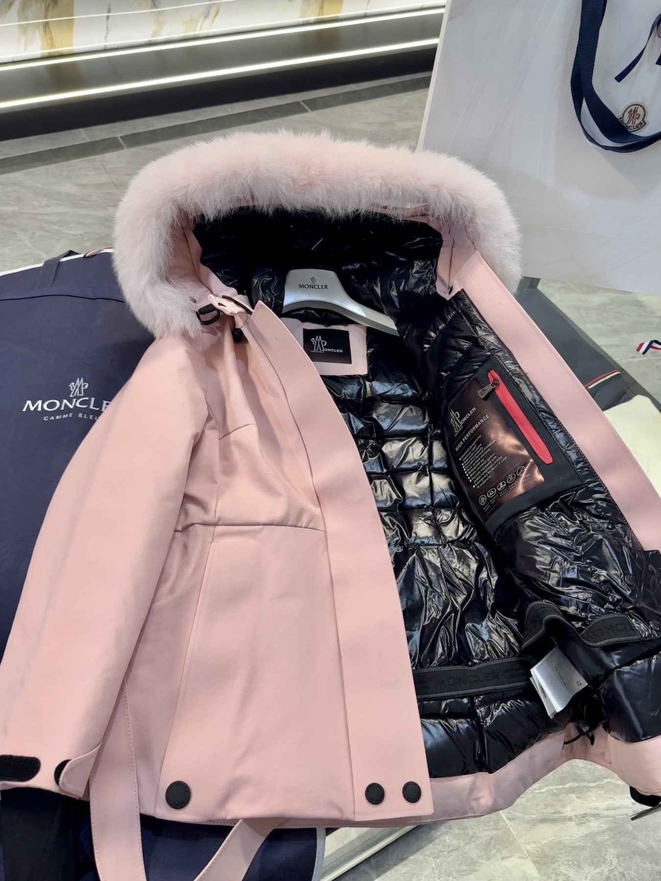 Moncler Women's Belted Fur-Trim Hood Short Down Ski Coat — detail