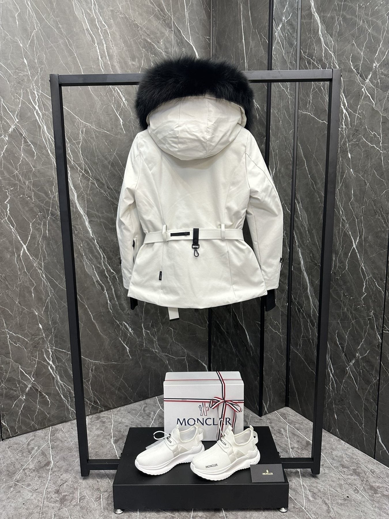 Moncler Women's Belted Fur-Trim Hood Short Down Ski Coat — back
