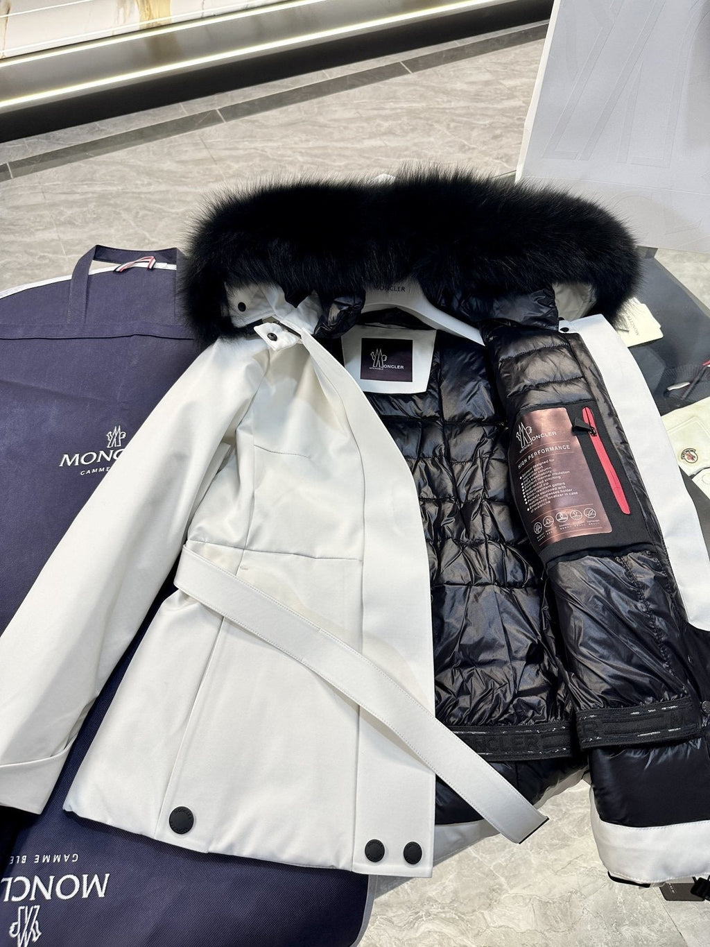 Moncler Women's Belted Fur-Trim Hood Short Down Ski Coat — detail
