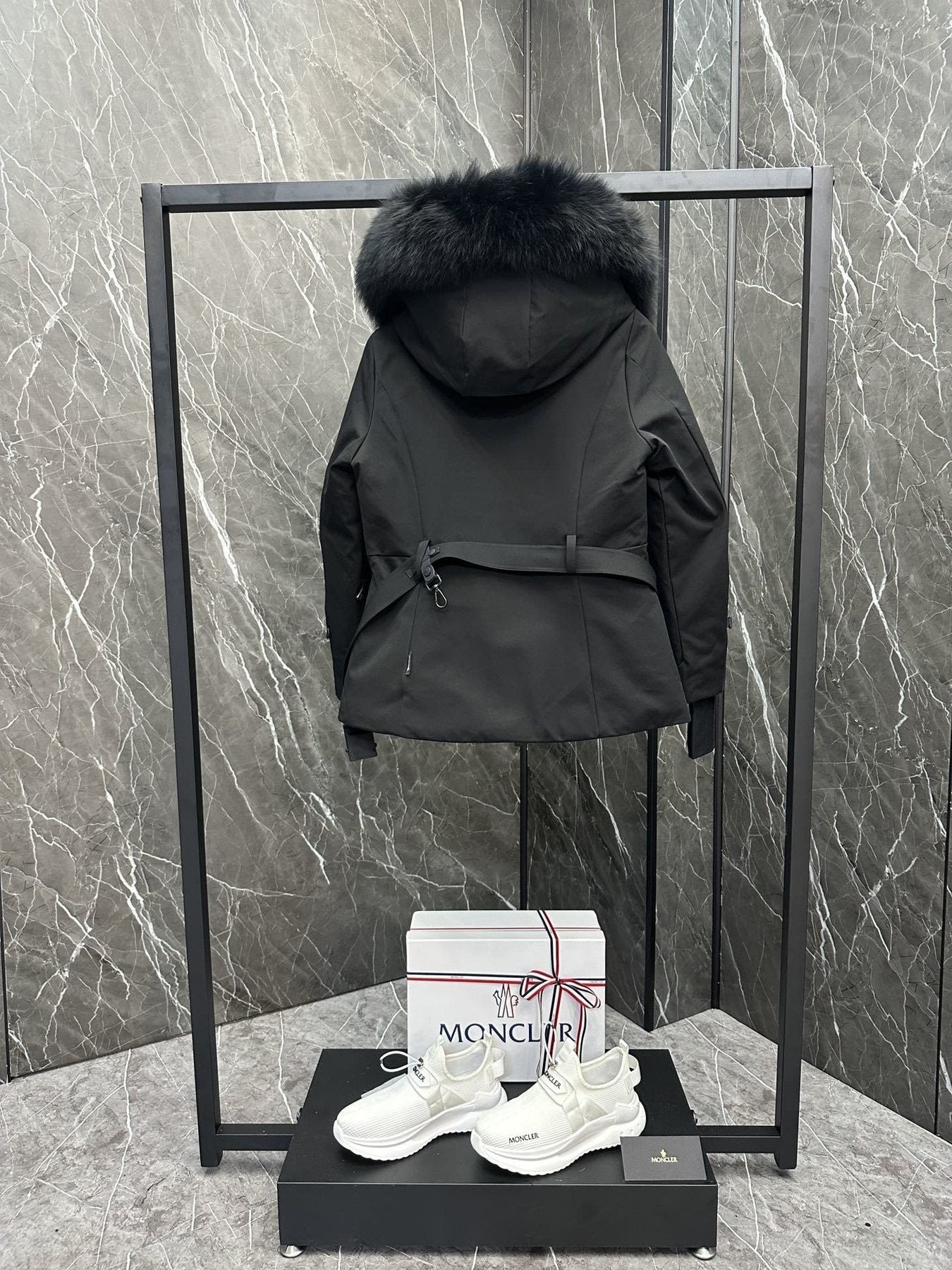 Moncler Women's Belted Fur-Trim Hood Short Down Ski Coat — back