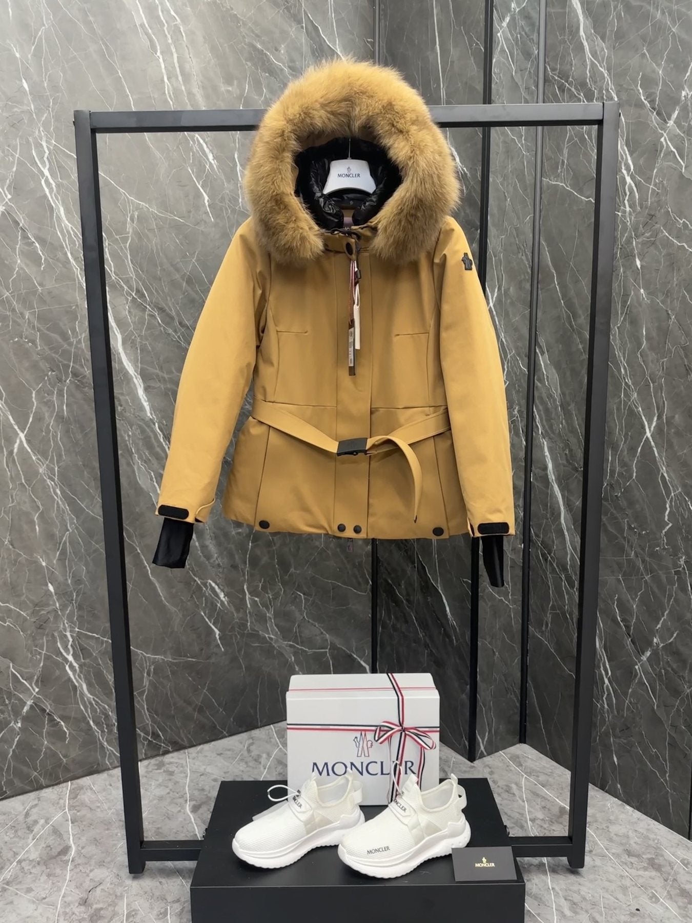 Moncler Women's Belted Fur-Trim Hood Short Down Ski Coat — front
