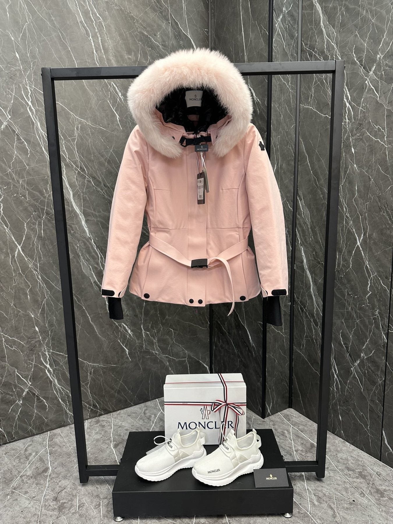 Moncler Women's Belted Fur-Trim Hood Short Down Ski Coat — front