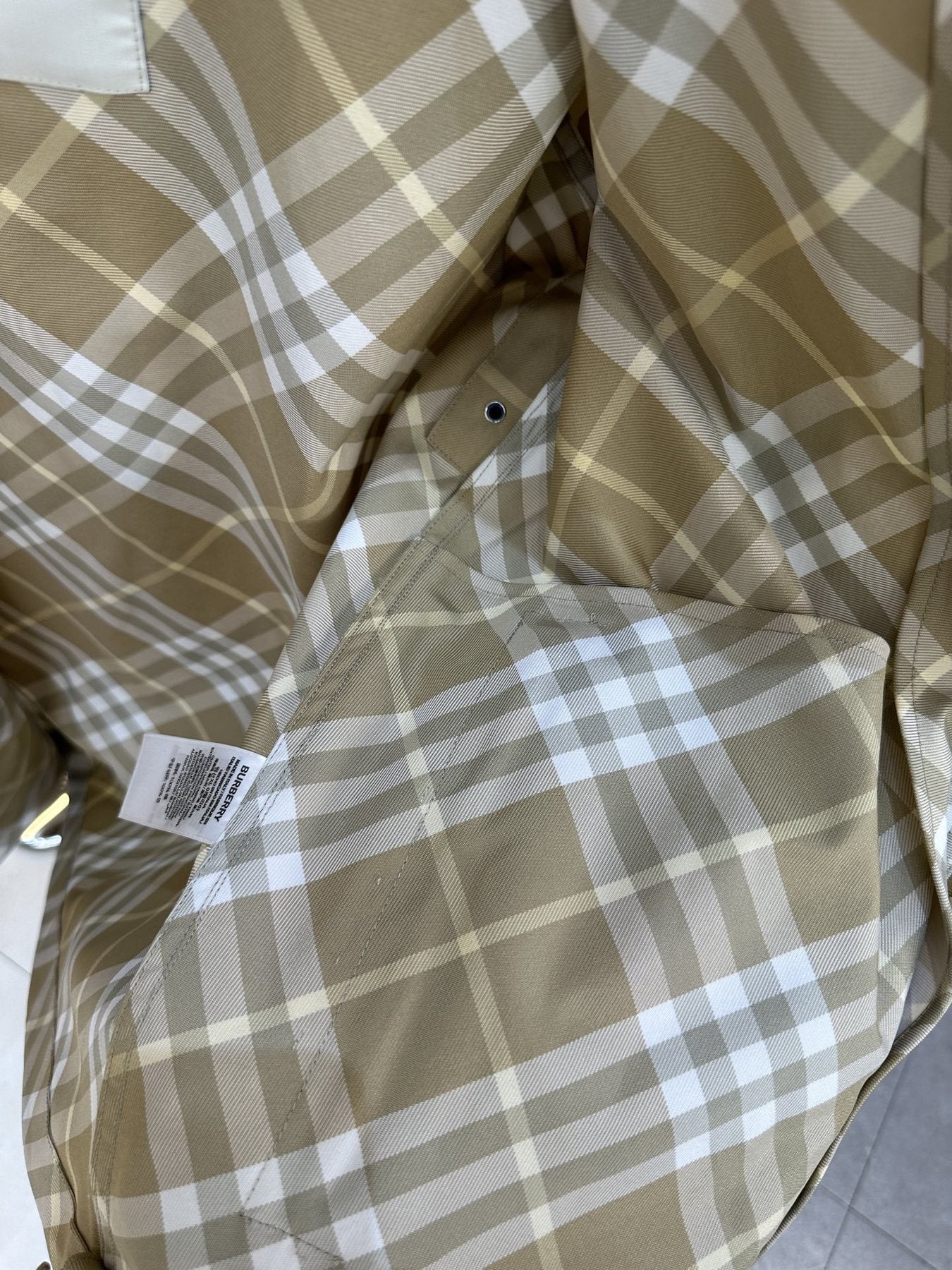 Burberry Beige Check Hooded Zip Jacket — hang_tag