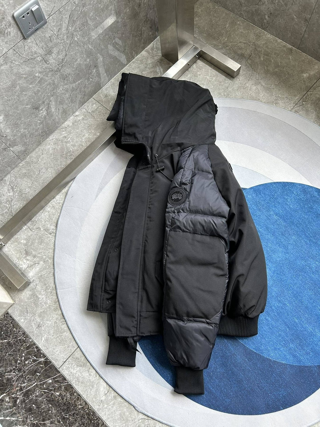 Canada Goose Men’s Hooded Puffer Jacket — detail
