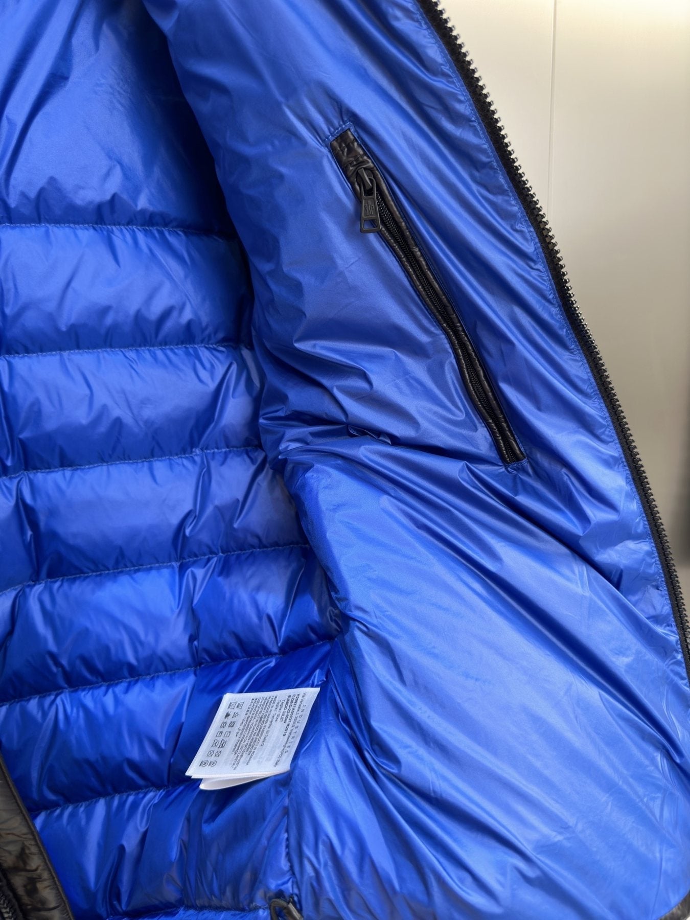 Moncler Black Quilted Puffer Coat with Contrast Lining — fabric_closeup