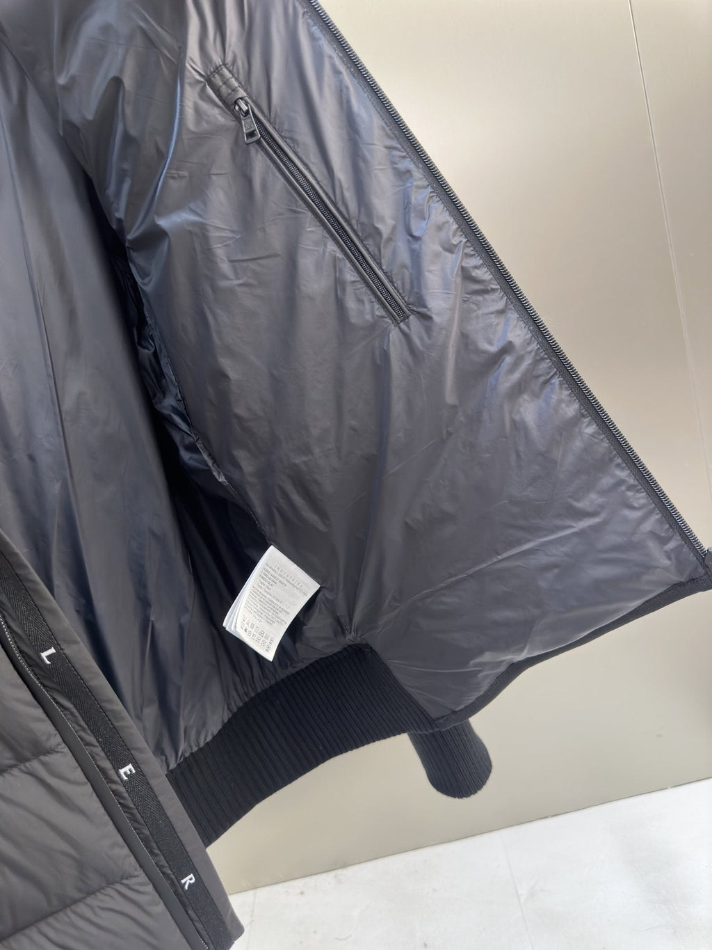 Moncler Hooded Hybrid Puffer Jacket — detail