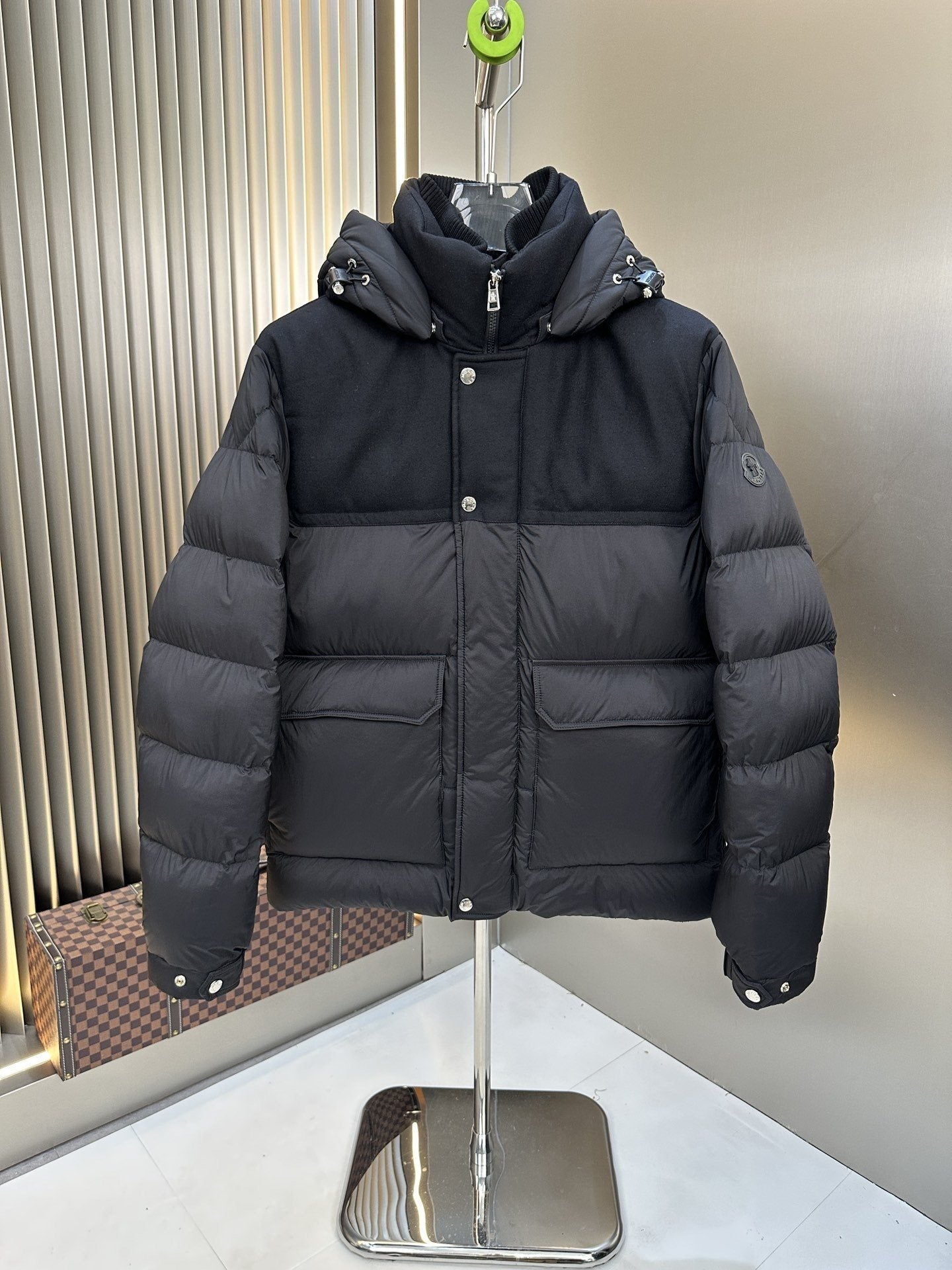Men Moncler coat Black Hooded Quilted Puffer Jacket — hero