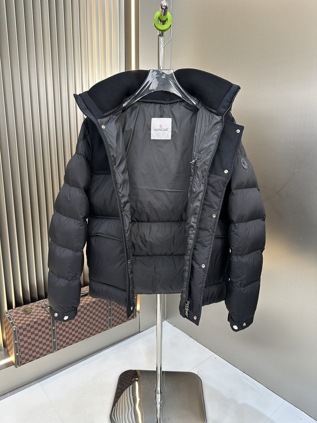 Men Moncler coat Black Hooded Quilted Puffer Jacket — detail