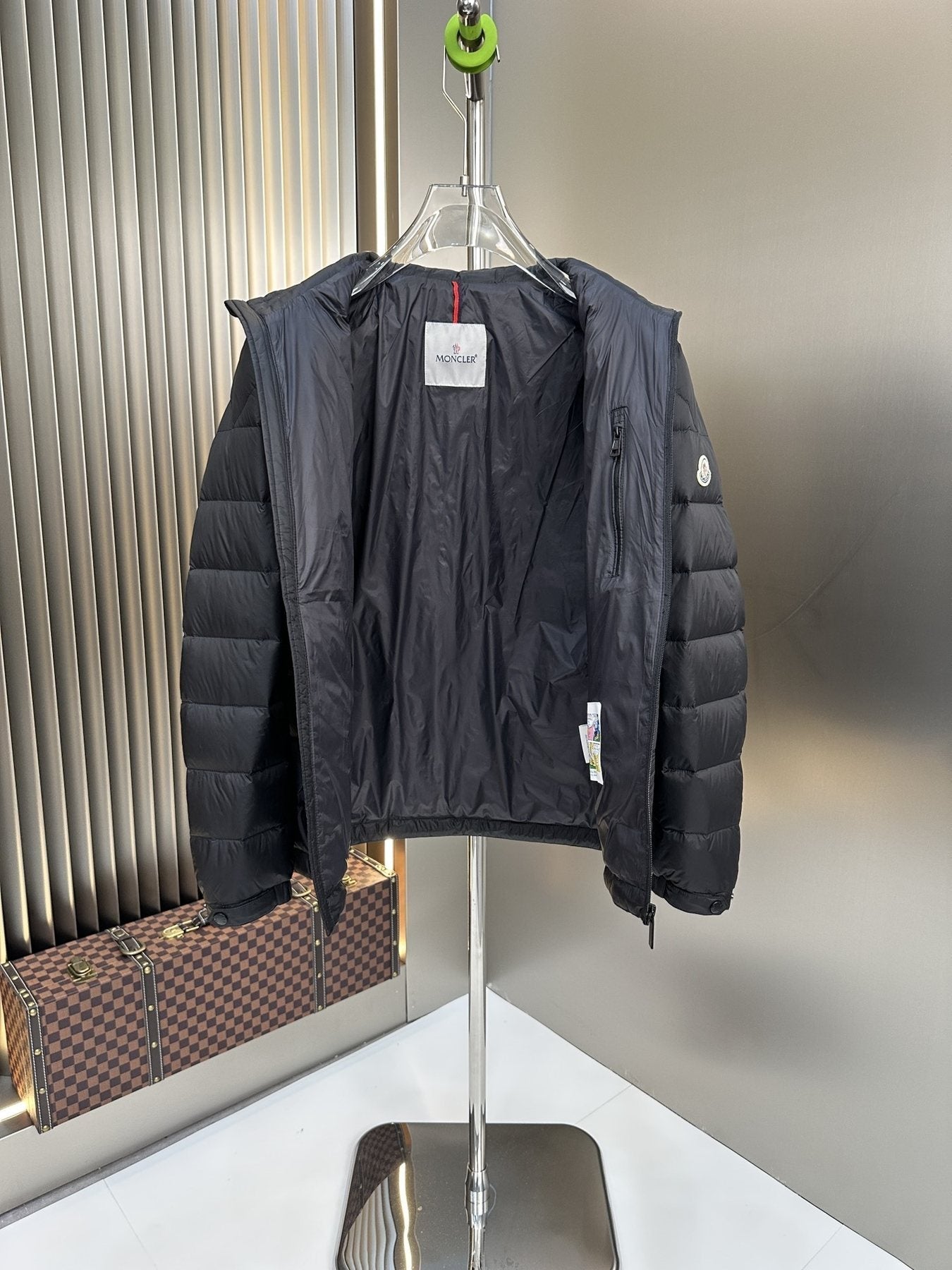 Men Moncler coat Black Quilted Puffer Jacket — detail