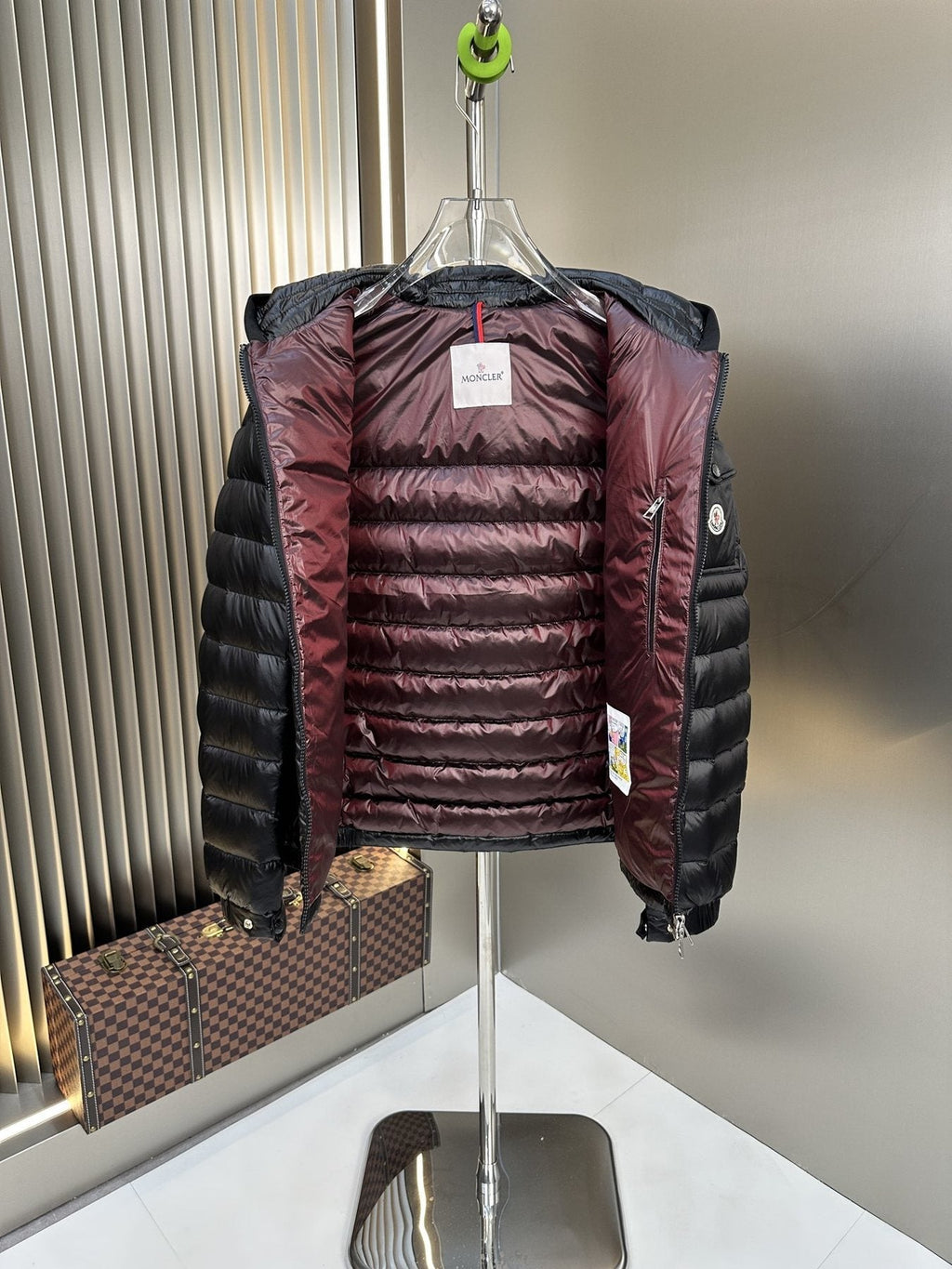 Men Moncler coat Hooded Puffer Jacket — detail