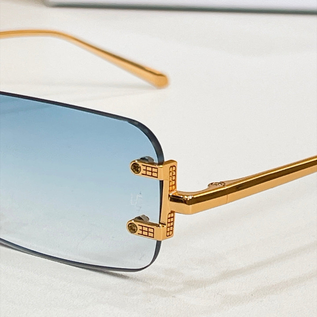 Linda Farrow Sunglasses – LFL/1131